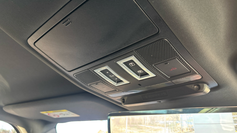 Land Rover Defender 3.0 D300 X-Dynamic HSE 110 5dr Auto Diesel Estate